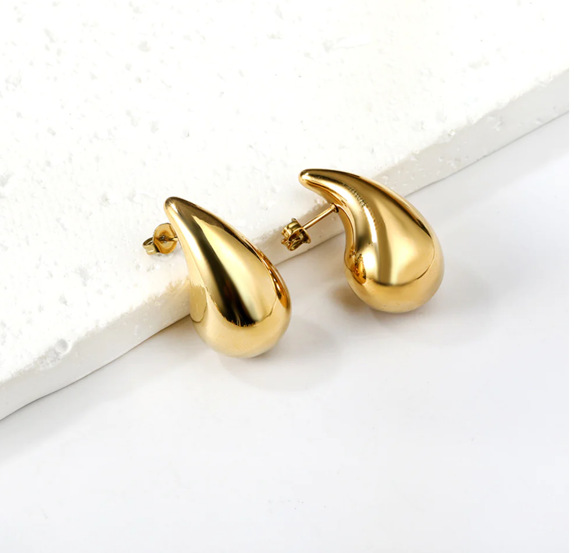 Fate gold earrings