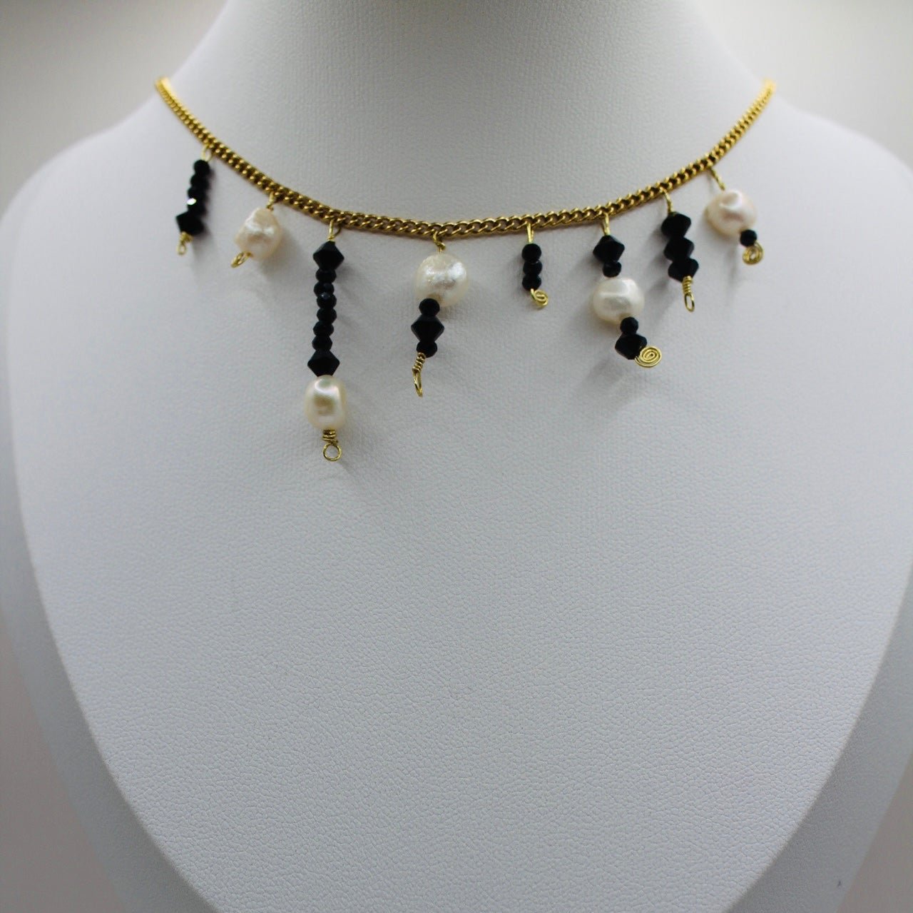 Velaris necklace